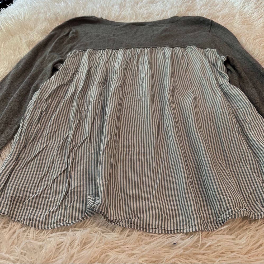 LOFT Outlet Gray Mixed Media V-Neck Sweater Size M – Striped Back Panel - Picture 15 of 16